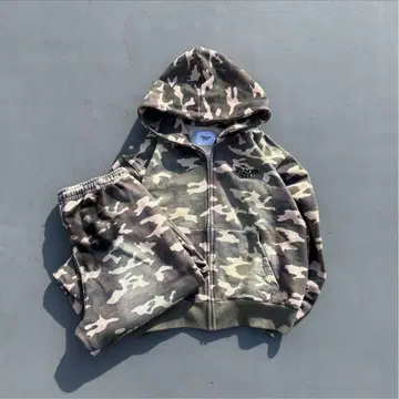 오버 다이 유니버설 로고 집 후디