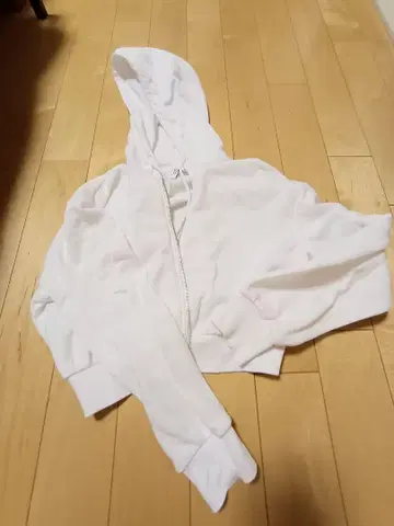 화이트 크롭 후드티 후드 부착