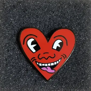 PINTRILL 키스 해링 핀 배지 하트