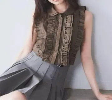 snidel 슬리브리스 크롭 프릴 셔츠