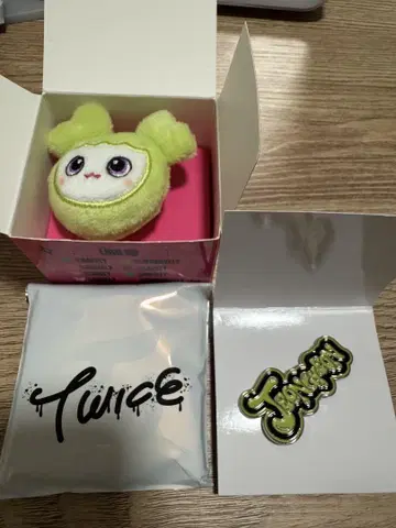 TWICE THIS IS FOR 핀 배지 봉제 인형 반지 정연