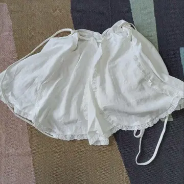 Freckle white strap cloud skirt 스커트