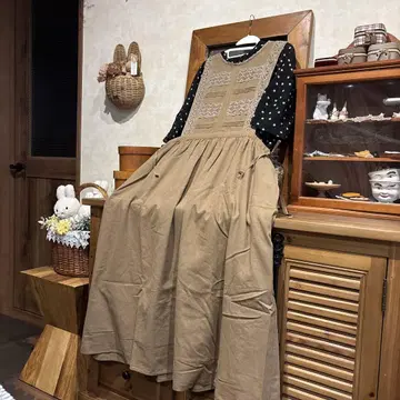 사만사 모스모스 오버롤 스커트 카멜