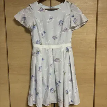 꽃무늬 프릴 소매 무릎 기장 원피스