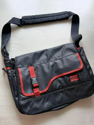 NOMADIC 숄더백 메신저 백 블랙 레드 노마딕