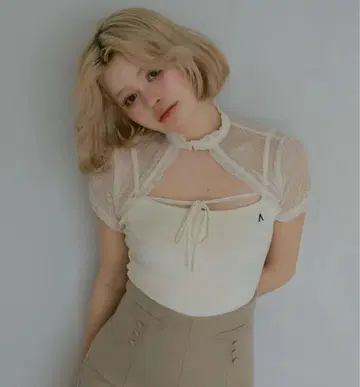 andmary Taylor set tops