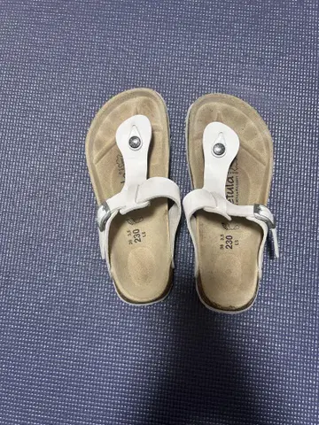 버켄스탁 화이트 플립플랍 23.0 cm