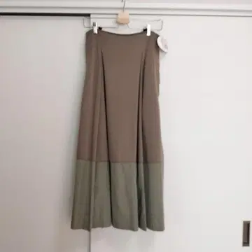 새상품 라슈드 야마다야 플레어 스커트