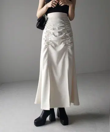 me+em select 프론트 셔링 슬릿 롱 머메이드 스커트