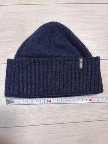 새상품급 Patagonia 니트 모자 네이비