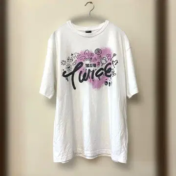 TWICE T셔츠 유니크 디자인