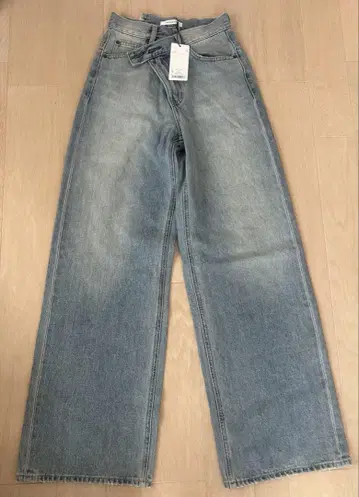 새상품 CROSS WAIST WIDE STRAIGHT moussy S