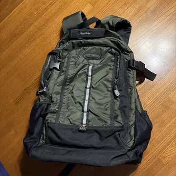 올리브 그린 백팩