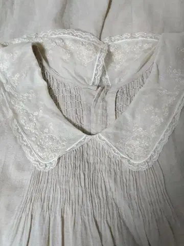 nesessaire 원피스 레이스 자수 옷깃 면린넨