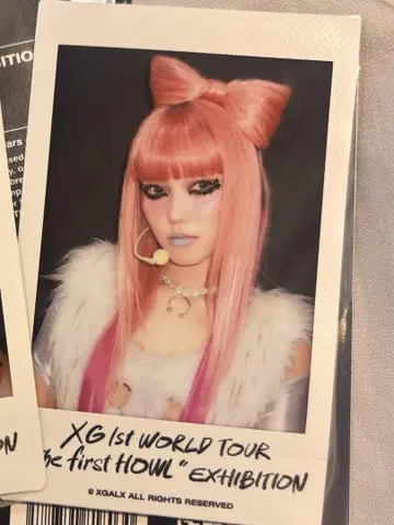 XG The 1st howl tour exhibition 폴라로이드