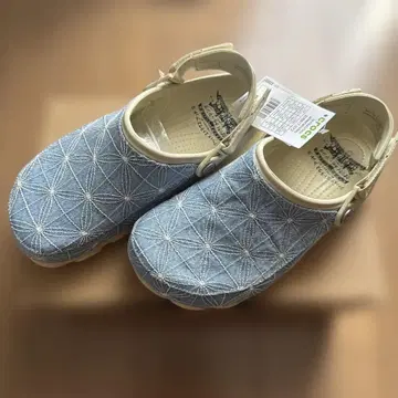 Levi's x Crocs All Terrain Clog (Bone)