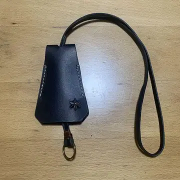 크로셰 가죽 목걸이