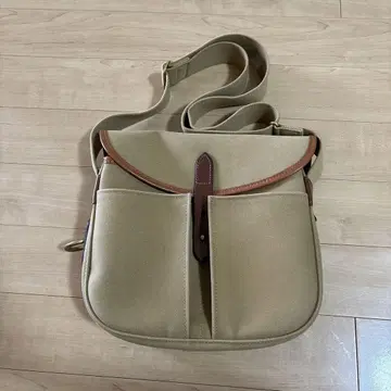 Brady 숄더백