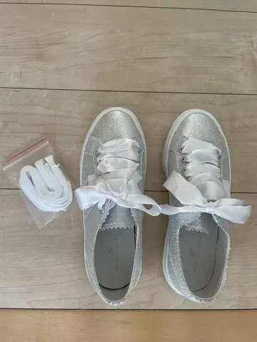 PELLICO x SUPERGA 실버 리본 포함 콜라보 스니커즈