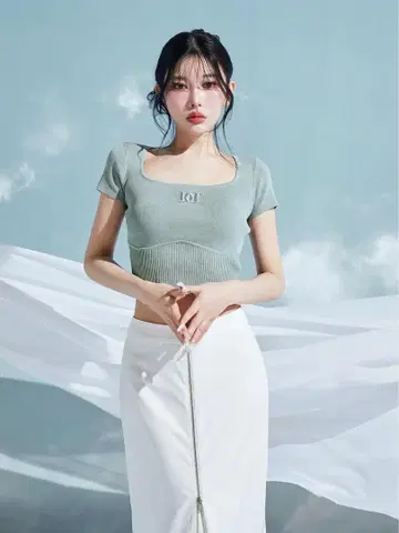 다리치 자수 크롭 니트탑