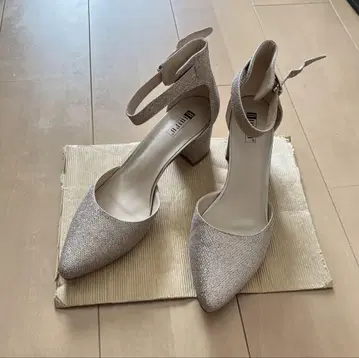 iDiFU 스트랩 힐 펌프스 파티 신발 골드 라메 26cm