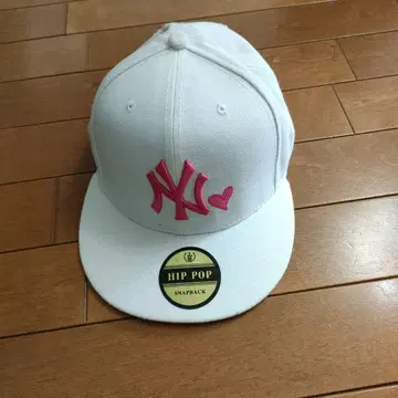 화이트 NY 로고 스냅백 캡