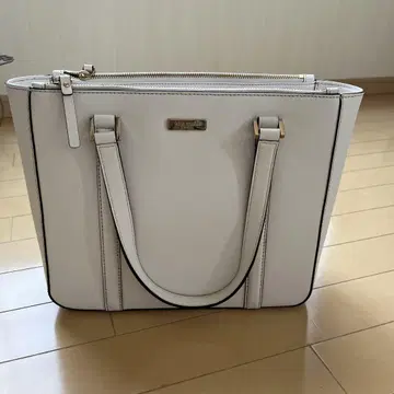 Kate spade 화이트 토트백 합성 피혁