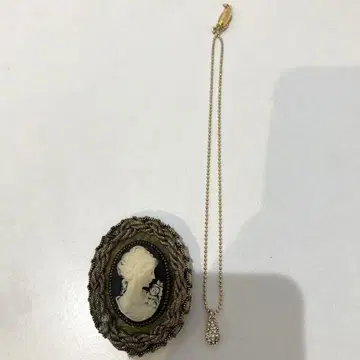카메오 디자인 브로치와 목걸이