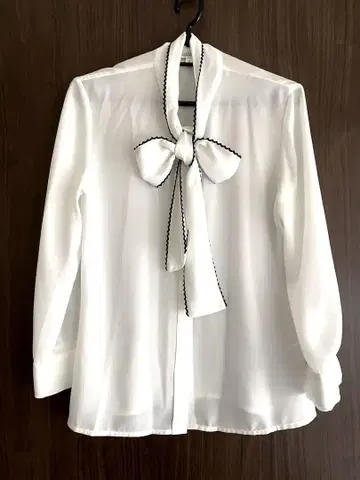 나라 까미체 화이트 리본 셔츠