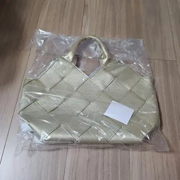 미사용 새상품 벨루나 골드 뜨개질 토트백