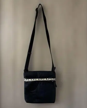 A.P.C. 숄더