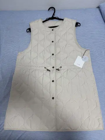 화이트 퀼팅 베스트
