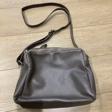 그레이 가죽 숄더백