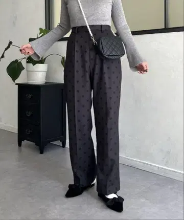 도트 슬림 스트레이트 팬츠