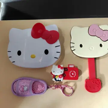헬로키티 거울과 키링 세트