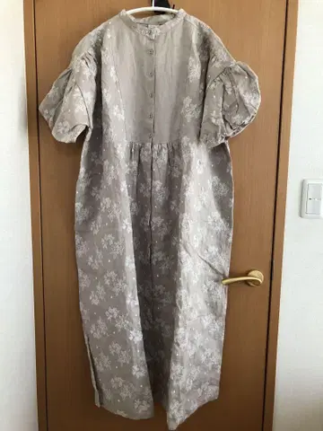 미사용 새상품 tsuharu 린넨 과일 패턴 총 자수 원피스 베이지