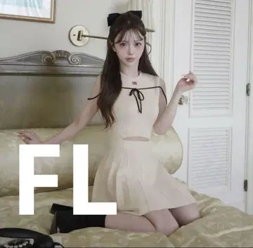 [다리치] 허리 오픈 스트링 니트 미니 원피스