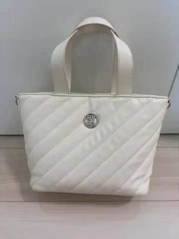 GYDA 화이트 퀼팅 토트백