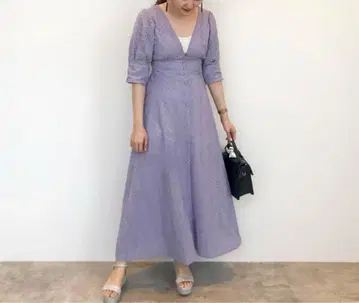 연보라 V넥 퍼프 슬리브 롱 드레스
