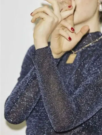 다크 블루 글리터 하이넥 긴팔 jouetie