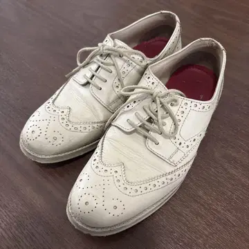 베이지 가죽 윙 칩 가죽 신발 39