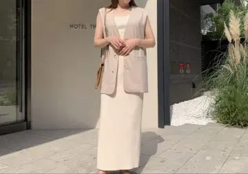 BLATE 페이크 울 슬림 노카라 베스트