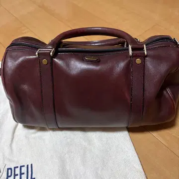 버건디 가죽 핸드백