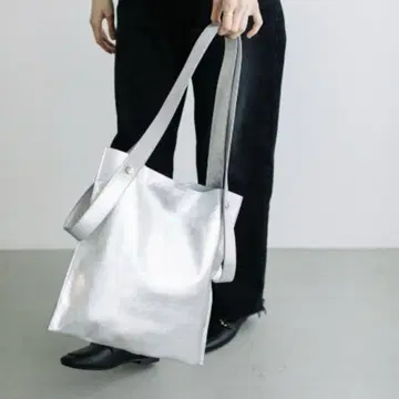 BEAURE 비유레 무브먼트 벨트 토트 BAG 메탈릭 실버 미사용 새상품