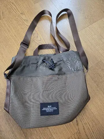 BIP 카키 나일론 숄더백