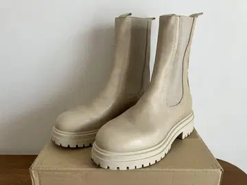 베이지 사이드 고어 부츠 통굽
