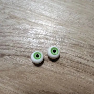 그린과 화이트 눈 부품 약 12mm