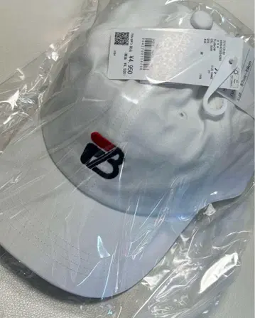 비퍼스트 x FILA 화이트 캡 로고 자수