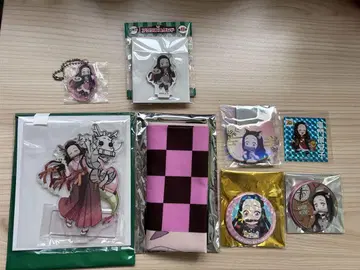 귀멸의 칼날 네즈코 갑진년 아크릴 스탠드 난자타운 특별상 캔뱃지 외 세트