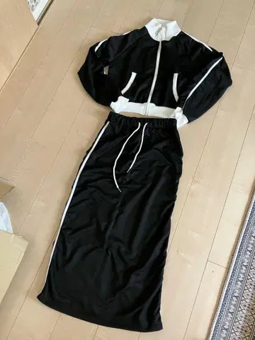 블랙 셋업 ( 자켓 & 스커트 )